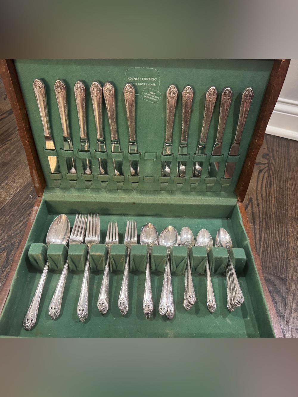 Vintage Holmes & Edwards “Lovely Lady” Silver-Plated Flatware Set - 71 Pieces